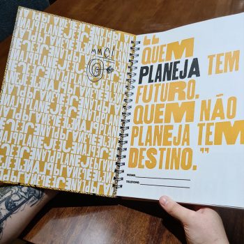 Abertura do Caderno de estudos Planejamente evidenciando a citação da Profª. Márcia Chiréia: "Quem planeja tem futuro, quem não planeja tem destino".